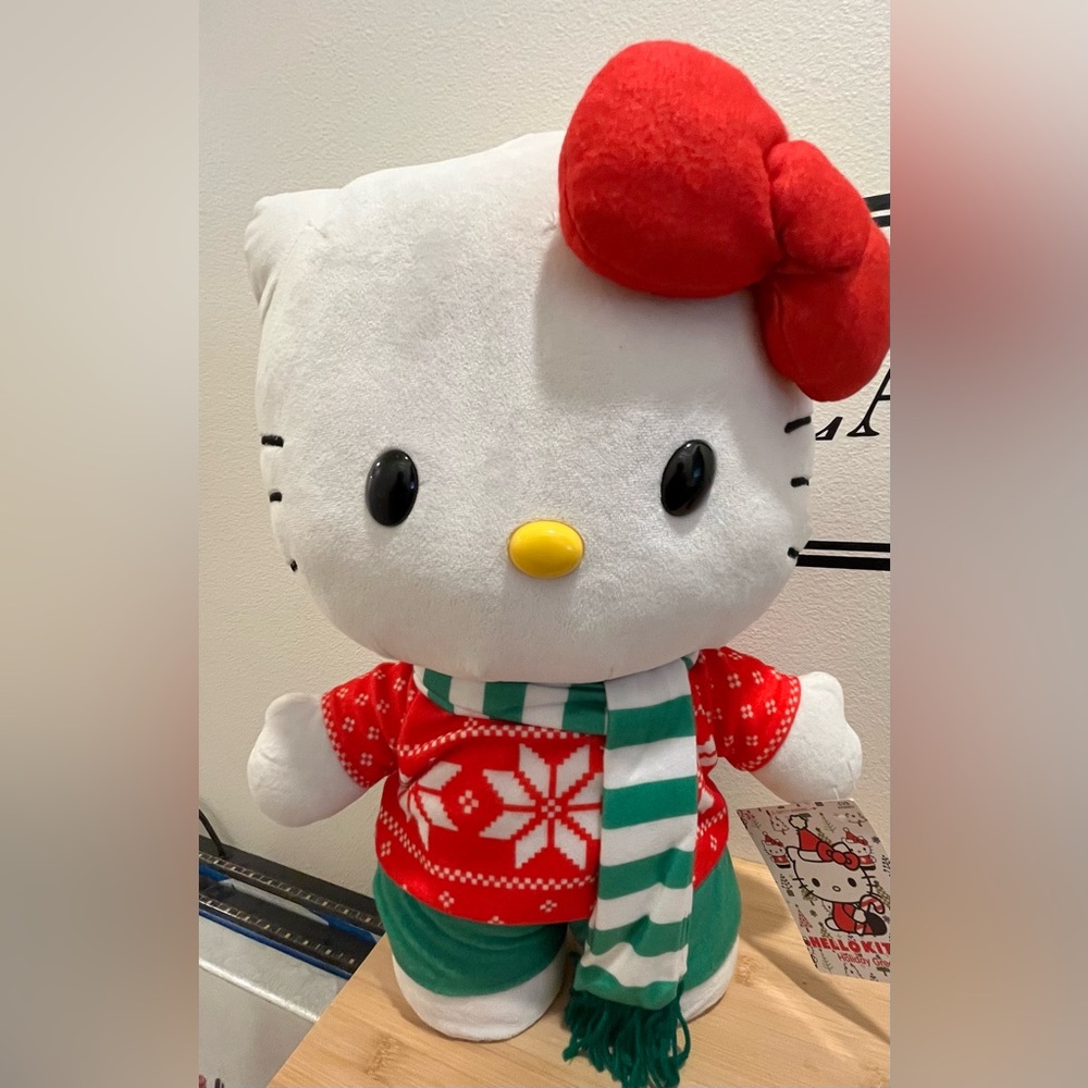 Hello Kitty Christmas greeter